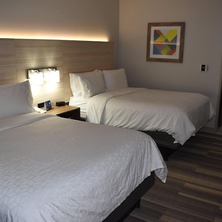 Holiday Inn Express Hotel & Suites Mcpherson By Ihg Exteriér fotografie