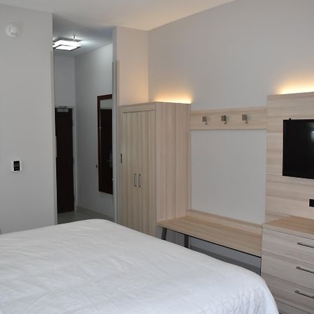 Holiday Inn Express Hotel & Suites Mcpherson By Ihg Exteriér fotografie