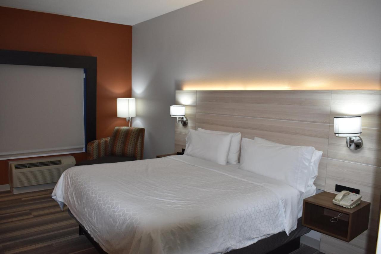 Holiday Inn Express Hotel & Suites Mcpherson By Ihg Exteriér fotografie