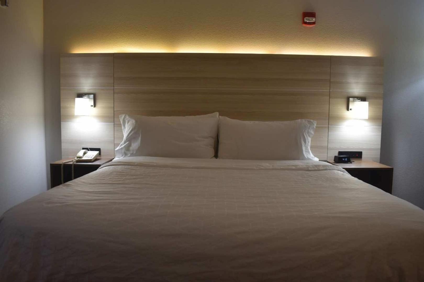 Holiday Inn Express Hotel & Suites Mcpherson By Ihg Exteriér fotografie