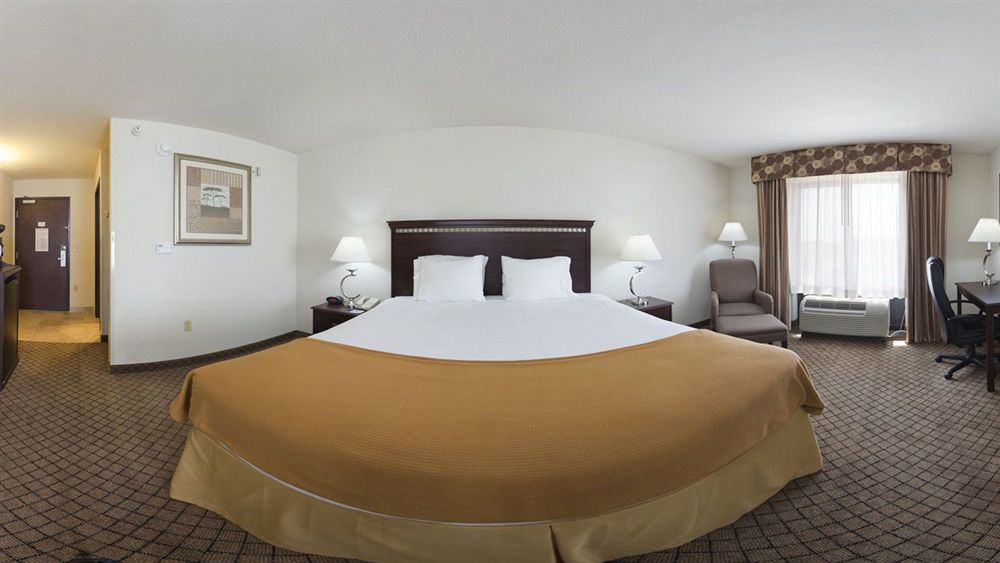 Holiday Inn Express Hotel & Suites Mcpherson By Ihg Exteriér fotografie