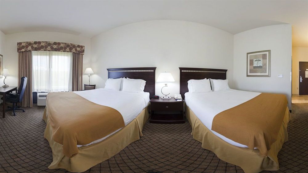 Holiday Inn Express Hotel & Suites Mcpherson By Ihg Exteriér fotografie