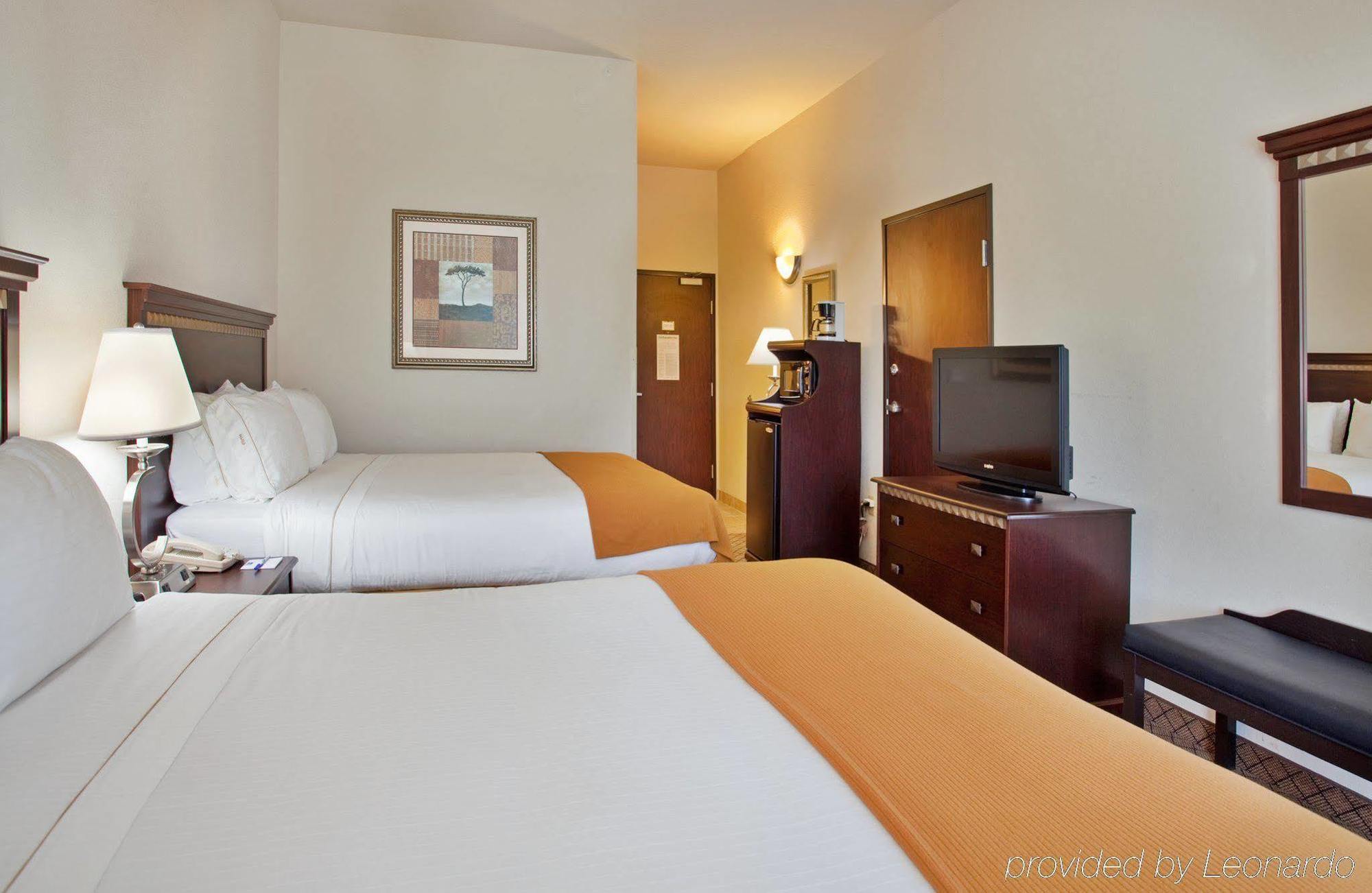 Holiday Inn Express Hotel & Suites Mcpherson By Ihg Pokoj fotografie