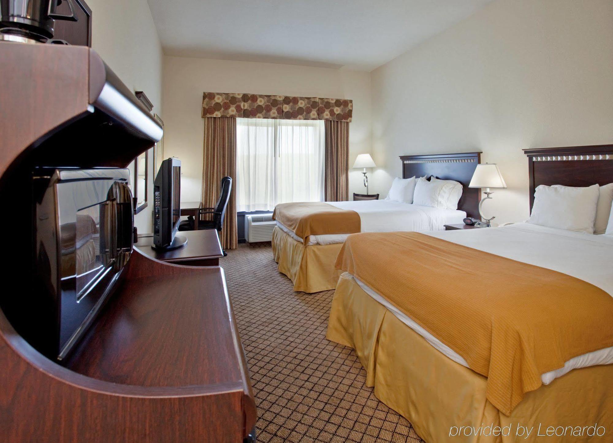 Holiday Inn Express Hotel & Suites Mcpherson By Ihg Pokoj fotografie