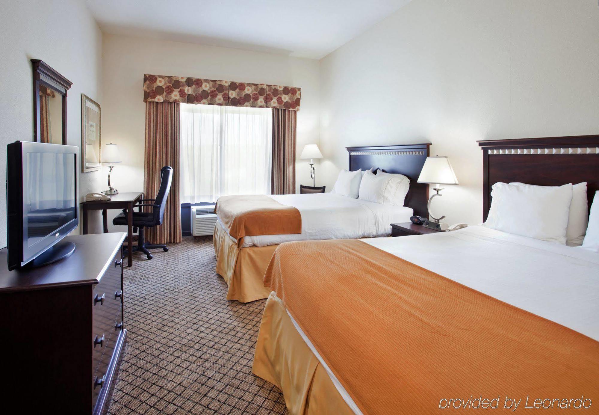 Holiday Inn Express Hotel & Suites Mcpherson By Ihg Exteriér fotografie