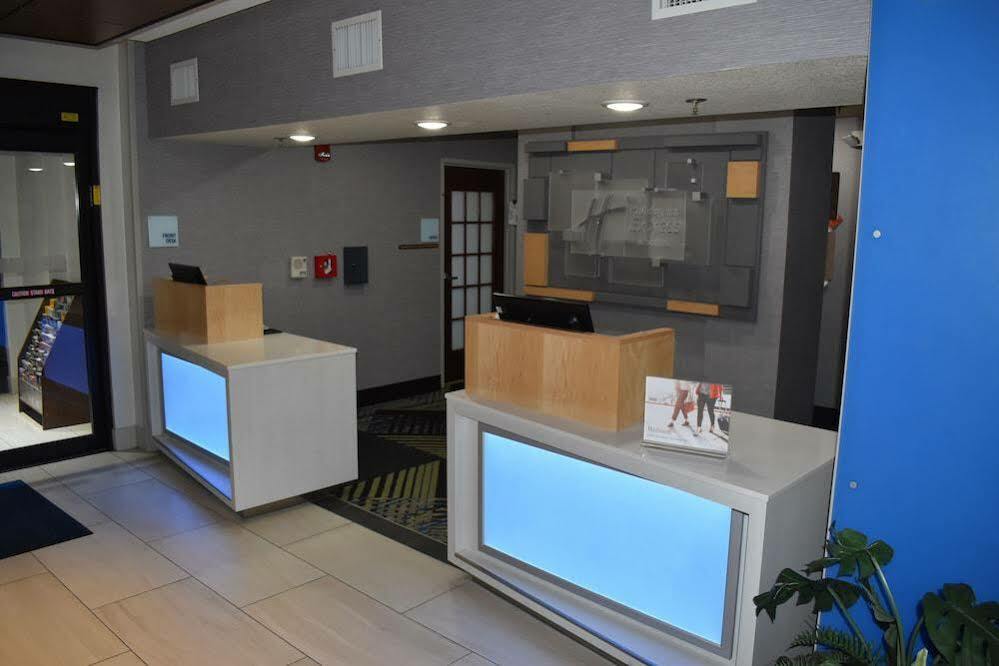 Holiday Inn Express Hotel & Suites Mcpherson By Ihg Exteriér fotografie