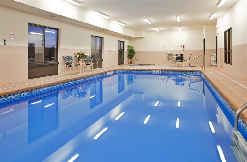 Holiday Inn Express Hotel & Suites Mcpherson By Ihg Exteriér fotografie